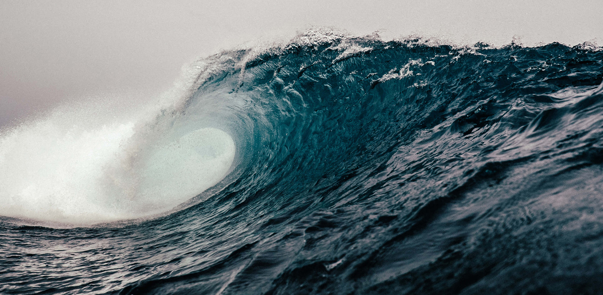 beautiful-dark-ocean-wave-2022-03-04-05-44-07-C3